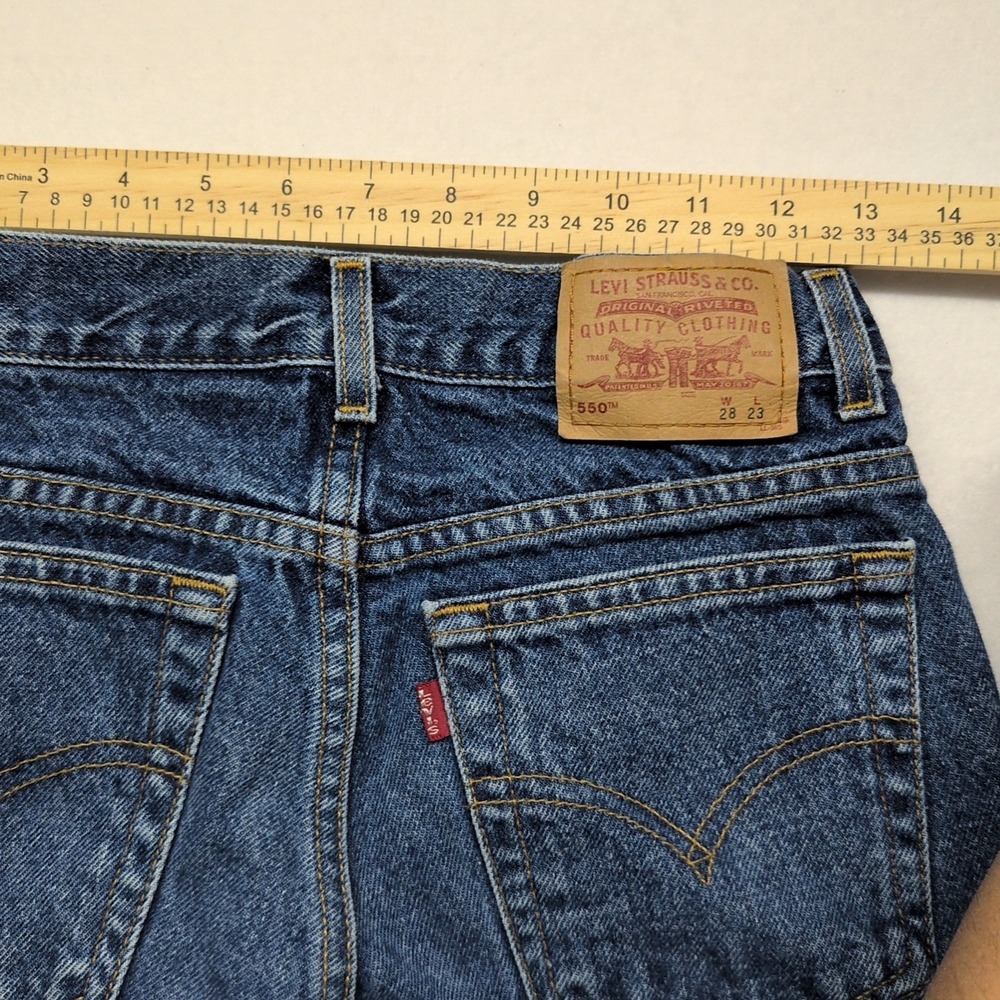 Vintage 2000 Levi's 550 Husky Relaxed Fit Red Tab Denim Blue Jeans - Picture 9 of 11